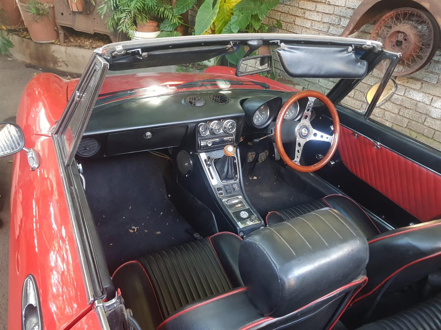 Alfa Romeo Spider 2000L RHD