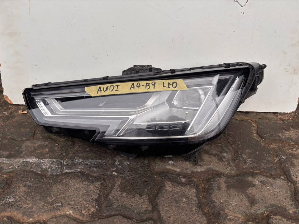 AUDI A 4 LED HEADLIGHT LEFT HAND SIDE - Private Seller AUDI A 4 LED HEADLIGHT LEFT HAND SIDE - Private Seller