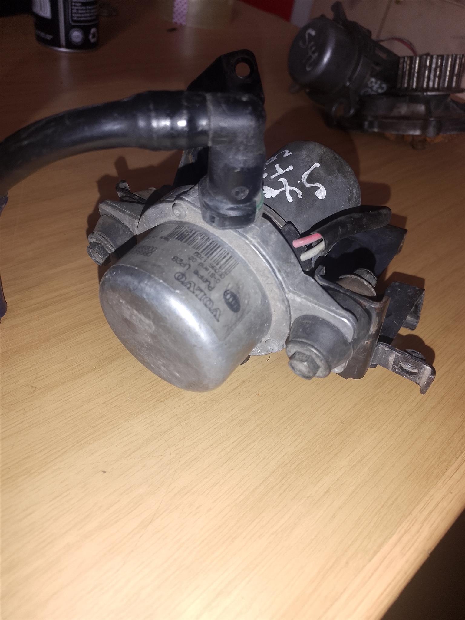 VOLVO S40 T5 2005 VACUUM PUMP AVAILABLE FOR SALE (DELIVERY COUNTRY WIDE) - Private Seller VOLVO S40 T5 2005 VACUUM PUMP AVAILABLE FOR SALE (DELIVERY COUNTRY WIDE) - Private Seller