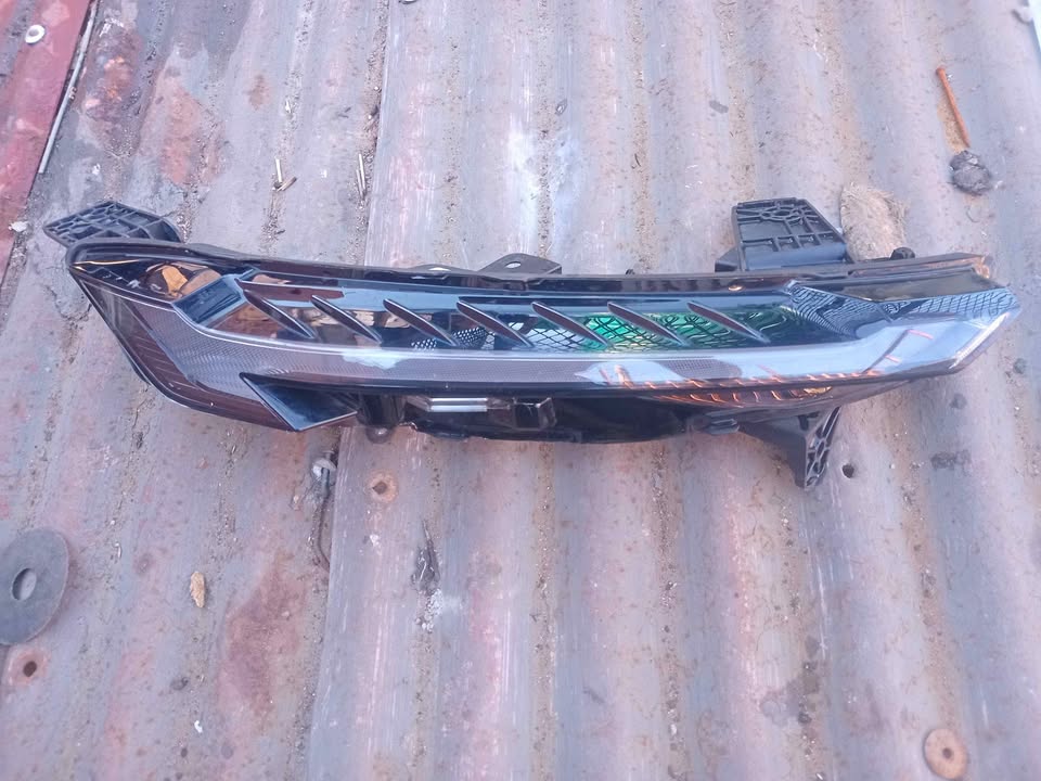 Omoda c5 front Right-side headlight - Private Seller Omoda c5 front Right-side headlight - Private Seller