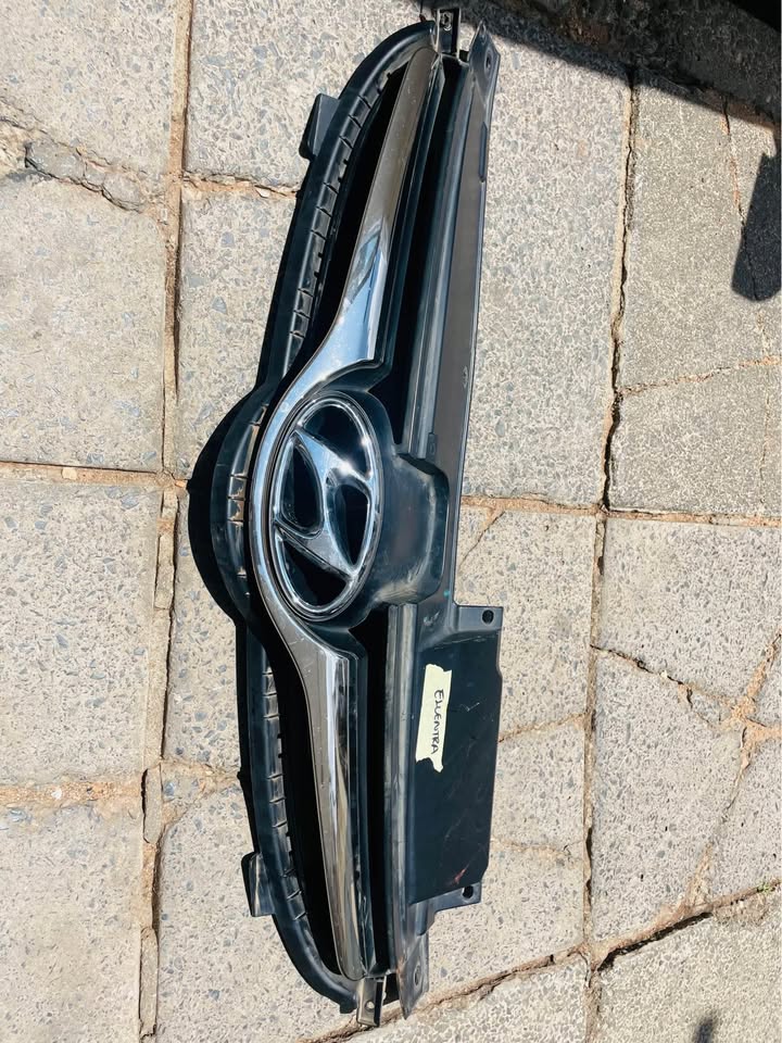 Hyundai Elentra Grill - Private Seller Hyundai Elentra Grill - Private Seller