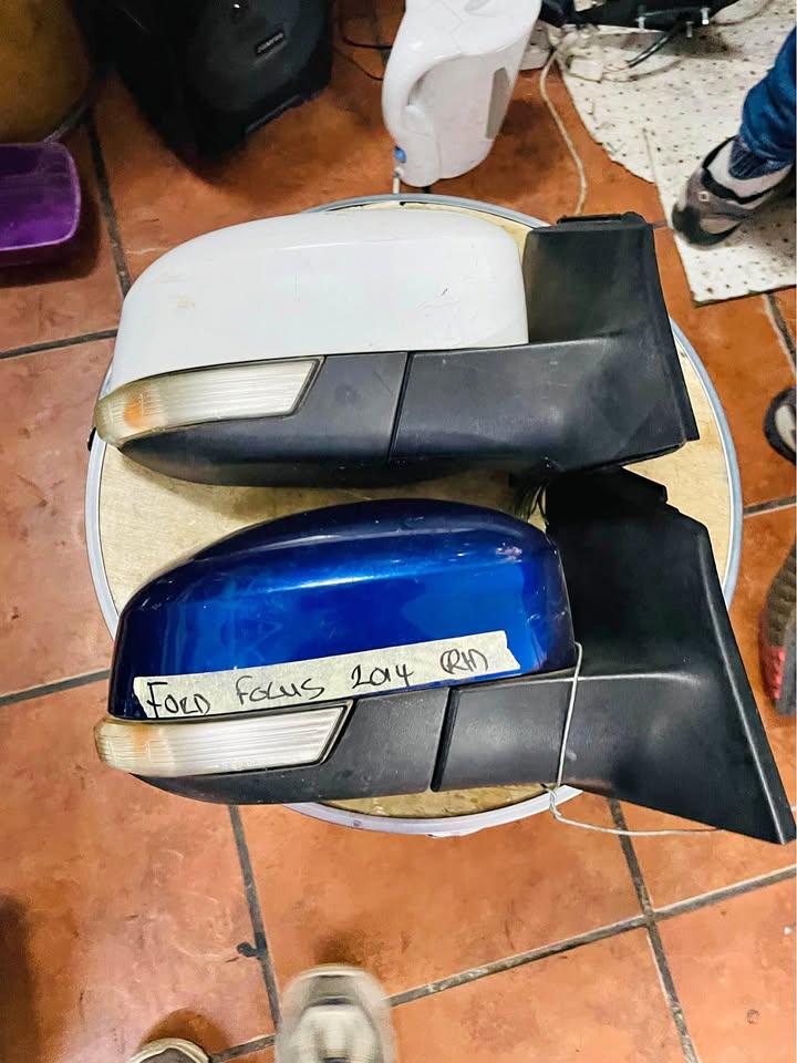 Ford Focus side mirrors - Private Seller Ford Focus side mirrors - Private Seller