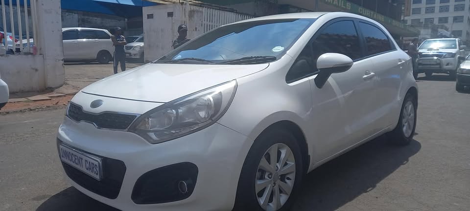 USED 2015 KIA RIO 1.4 TEC, MANUAL TRANSMISSION, WHITE COLOUR, 105000KM
