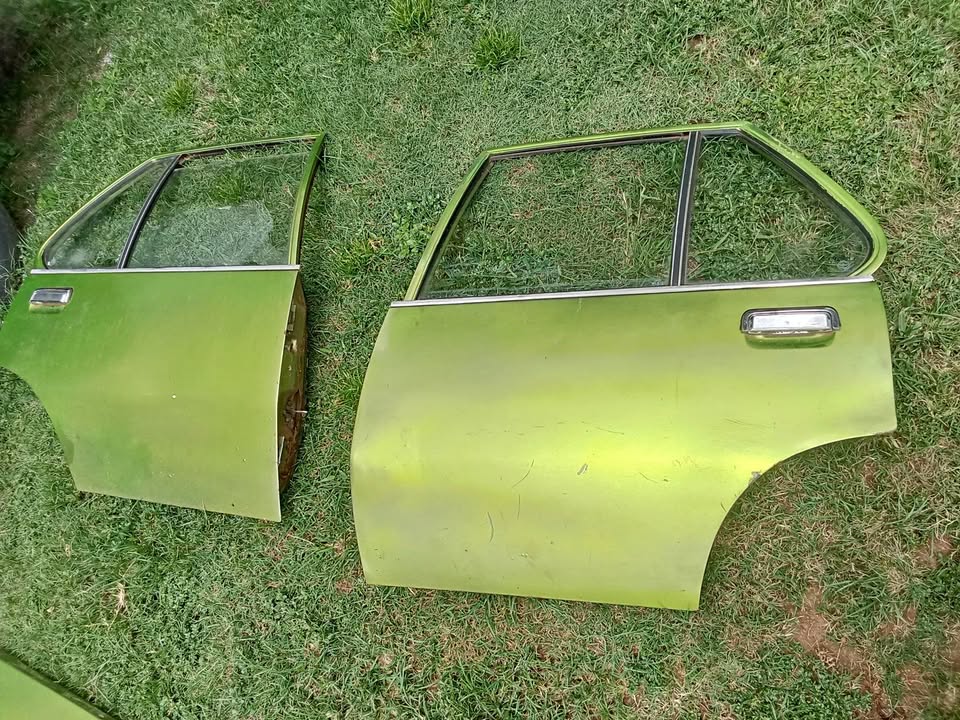 Chevrolet 2.5 rear door left and right each - Private Seller Chevrolet 2.5 rear door left and right each - Private Seller