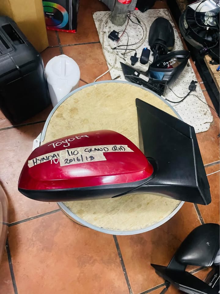Hyundai i10 grand side mirror 2016 - Private Seller Hyundai i10 grand side mirror 2016 - Private Seller
