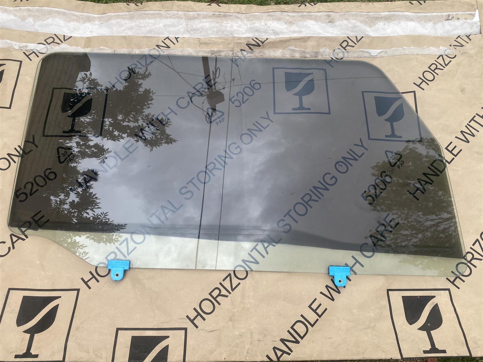 2017 SUZUKI JIMNY RIGHT FRONT DOOR GLASS FOR SALE. BRAND NEW - Private Seller