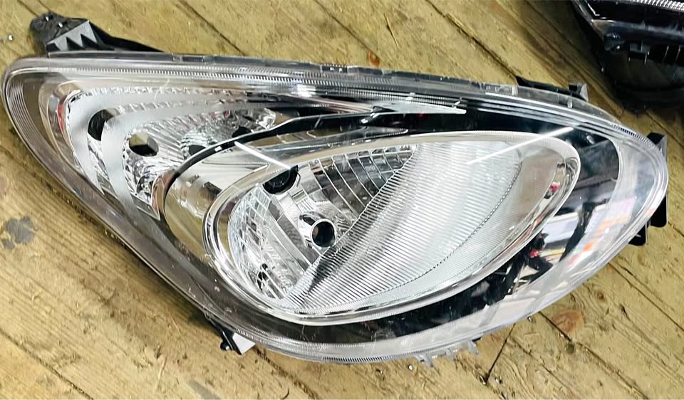 Toyota Vitz headlight - Private Seller Toyota Vitz headlight - Private Seller