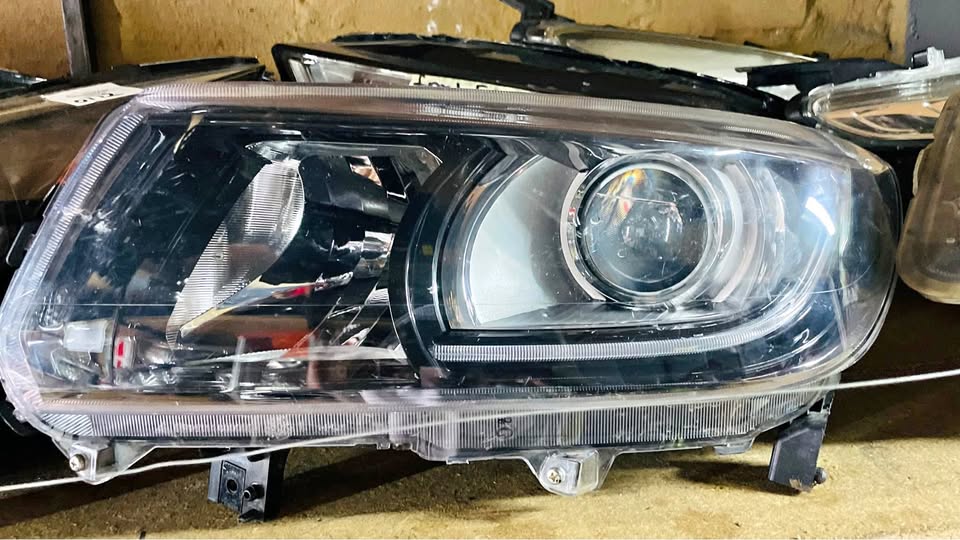 Suzuki Vitara headlight - Private Seller Suzuki Vitara headlight - Private Seller