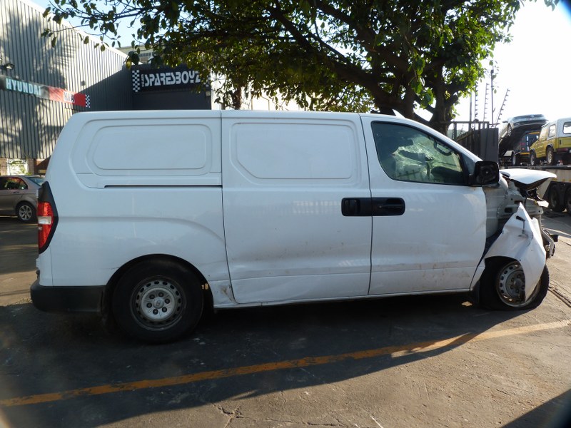 Hyundai H-1 2.5 AT White - 2014 STRIPPING FOR SPARES - Private Seller Hyundai H-1 2.5 AT White - 2014 STRIPPING FOR SPARES - Private Seller