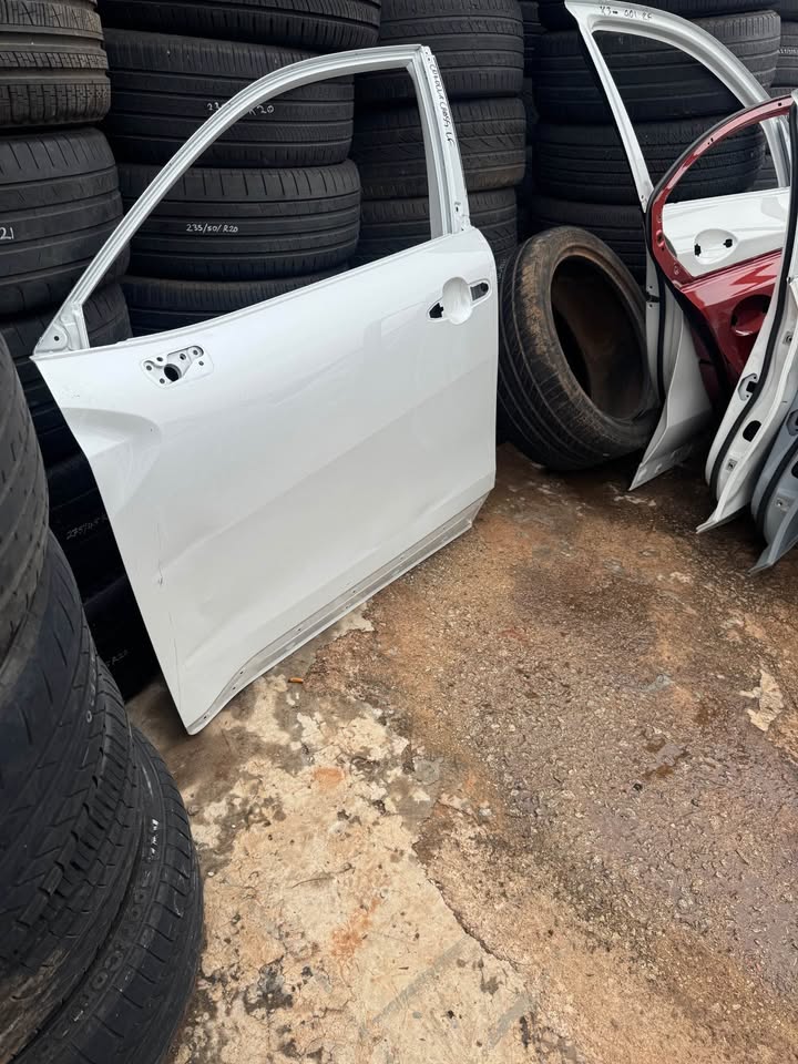 Toyota Corolla Cross Left Front Door - Private Seller