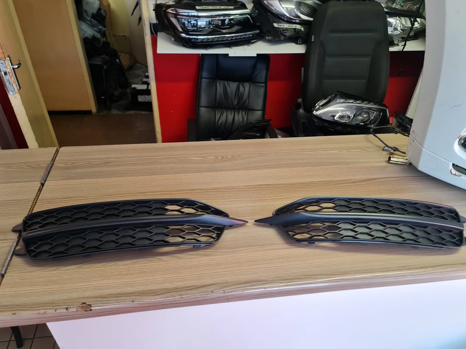 2015 AUDI A6 FOGLIGHT GRILL LIGHT AND RIGHT IN A PRISTINE CONDITION FOR SALE. - Private Seller
