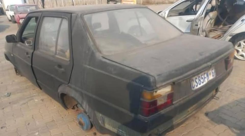 Volkswagen jetta 2 stripping for parts my number WhatsApp or cell
