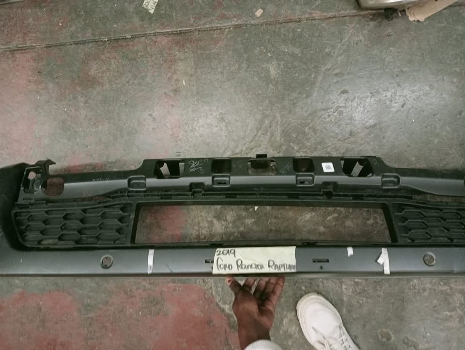 RANGE ROVER RAPTOR FRONT BUMPER UPPER PIECE - Private Seller RANGE ROVER RAPTOR FRONT BUMPER UPPER PIECE - Private Seller