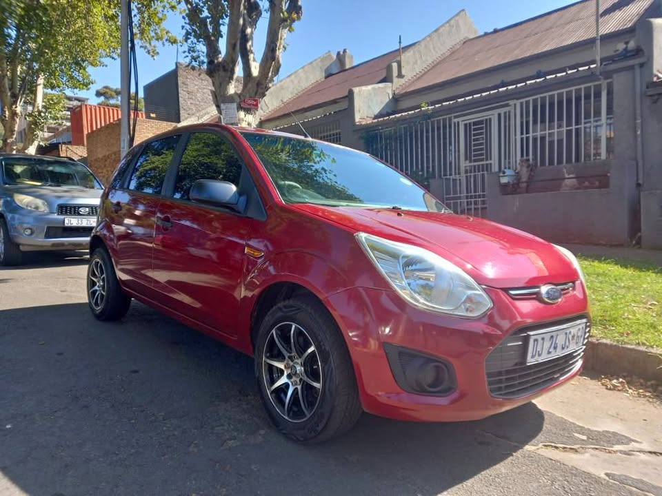 Ford FIGO HATCHBACK 1.4 ENGINE PETROL. 2014 Model, Manual, Maroon Color, Mileage