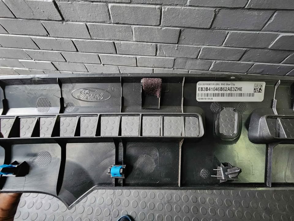 FORD RANGER DASH DEFROST PANEL - Private Seller FORD RANGER DASH DEFROST PANEL - Private Seller