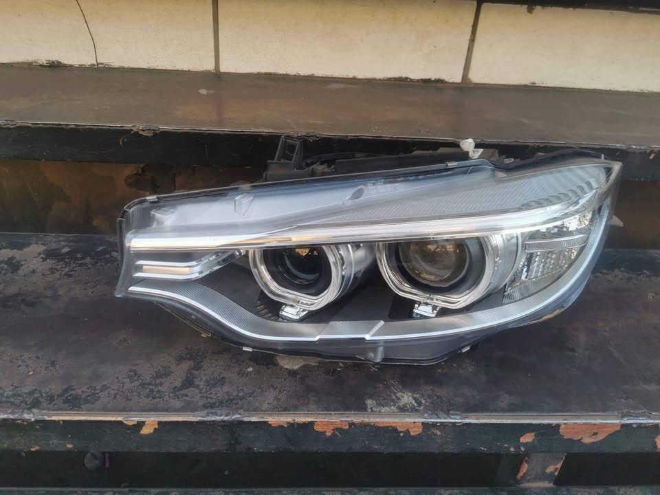 BMW f32 4 series 420i left headlight - Private Seller BMW f32 4 series 420i left headlight - Private Seller