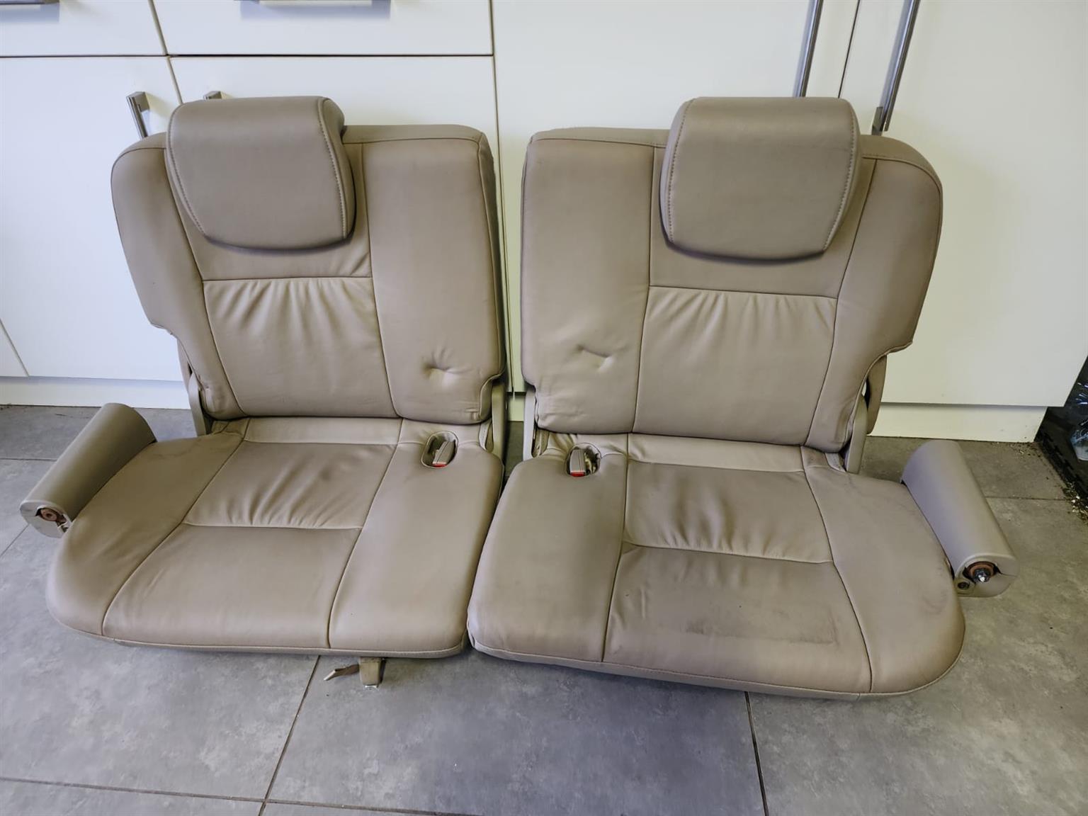 Toyota fortuner jump seats - Private Seller Toyota fortuner jump seats - Private Seller