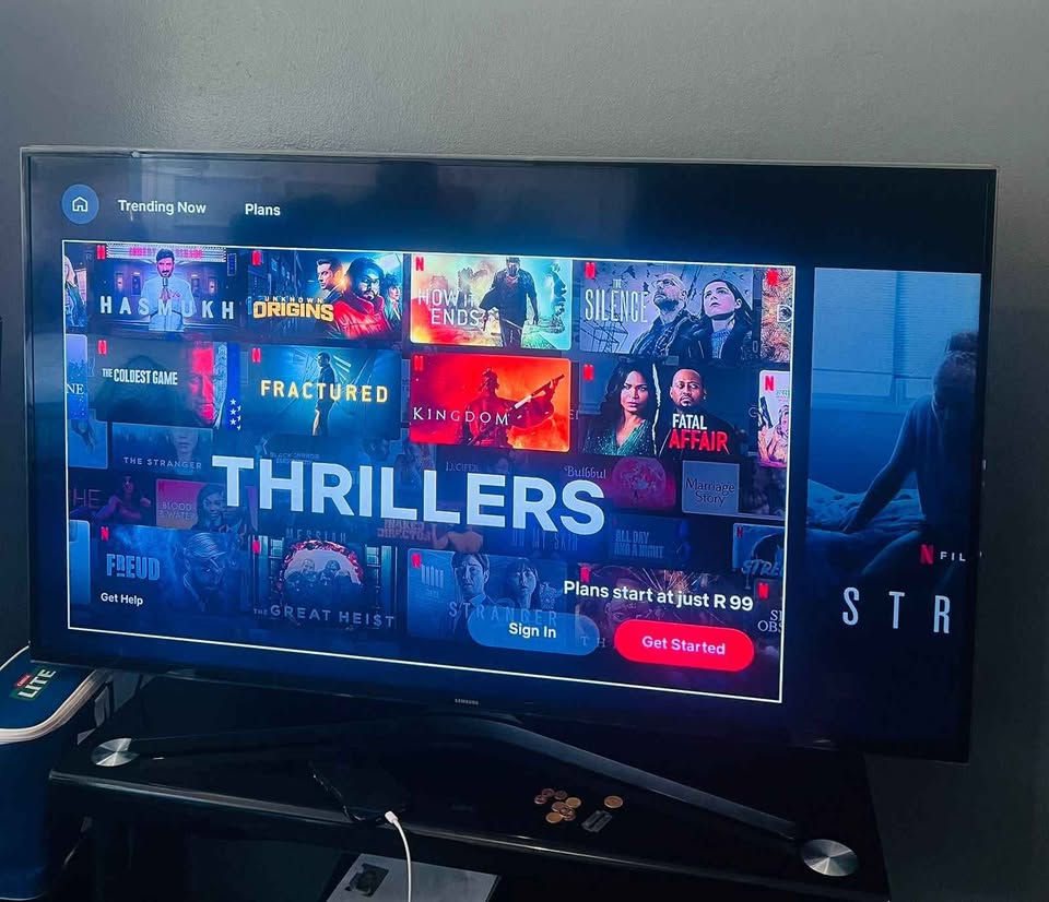 Samsung TV Smart 55". Still new