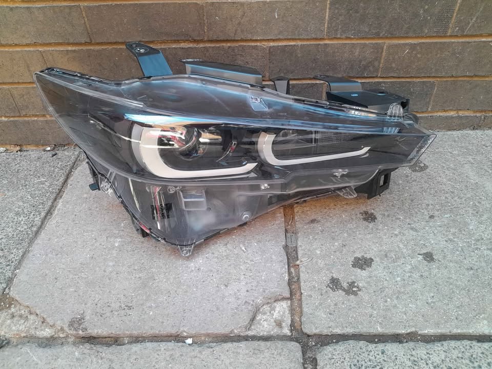 MAZDA CX5 HEADLIGHT RIGHTSIDE 2024 MODEL - Private Seller