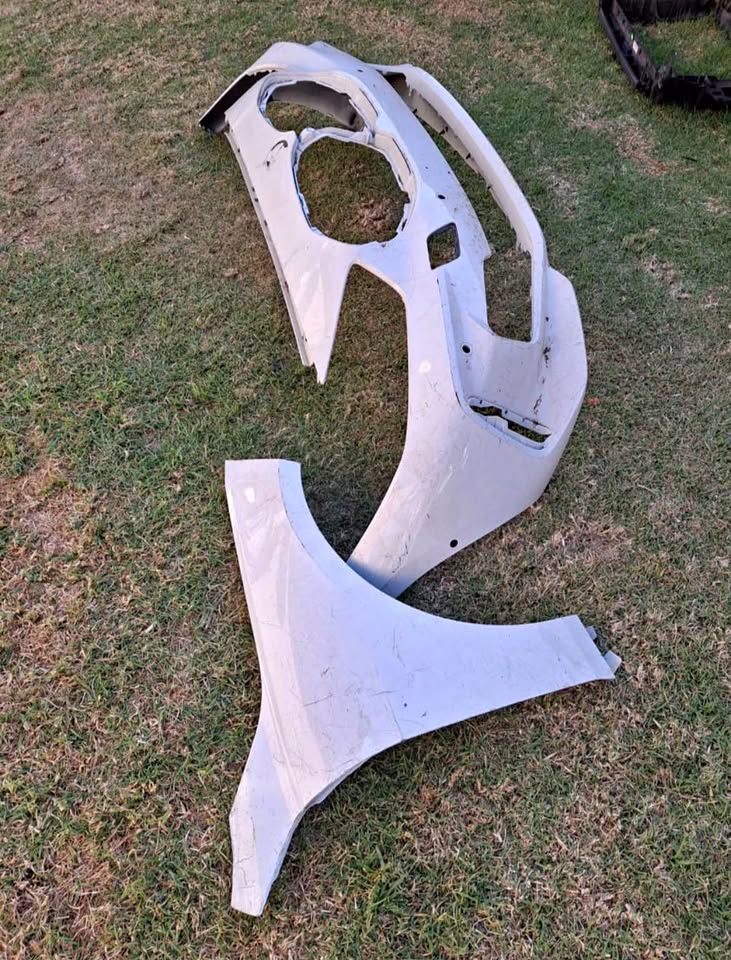 BMW F40 front bumper and fender