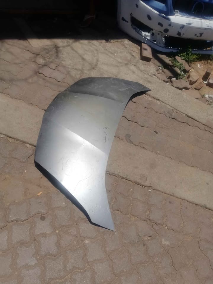 Honda jazz bonnet - Private Seller Honda jazz bonnet - Private Seller