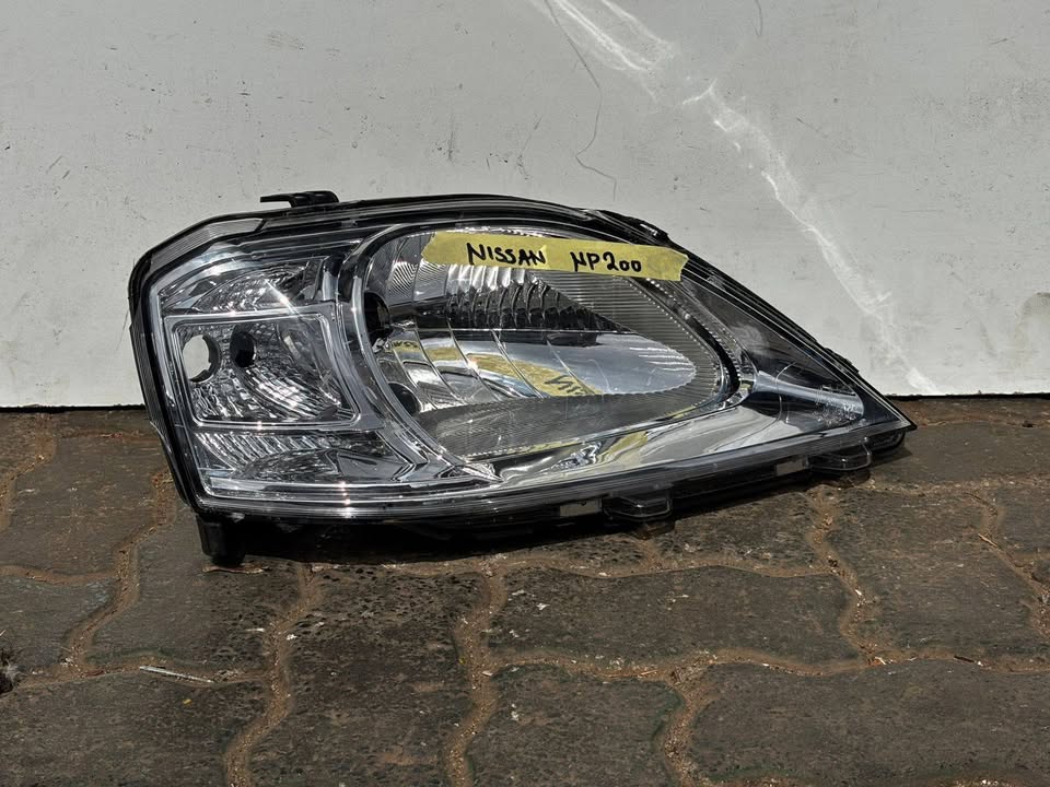 NISSAN NP200 HEADLIGHT RIGHT HAND SIDE - Private Seller NISSAN NP200 HEADLIGHT RIGHT HAND SIDE - Private Seller