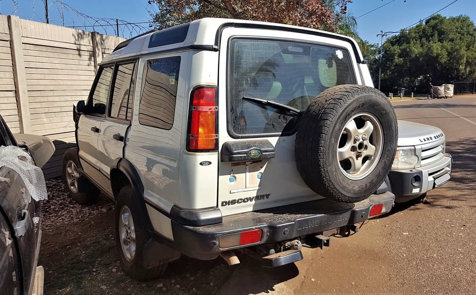 Land Rover Discovery 2 TD5 - Striping for spares - Private Seller Land Rover Discovery 2 TD5 - Striping for spares - Private Seller