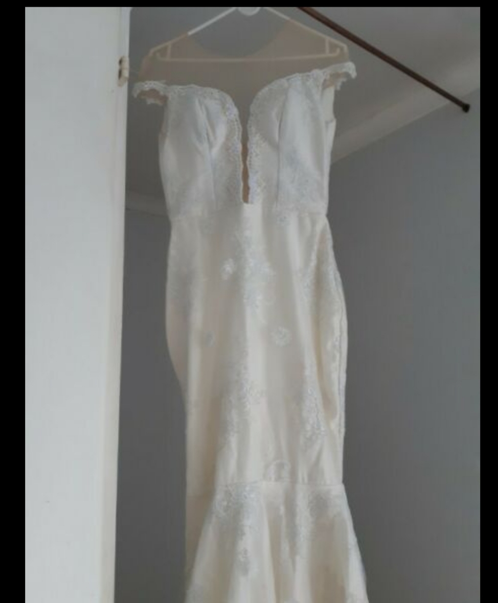 Designer Lace Wedding  Dress  for sale  Junk Mail