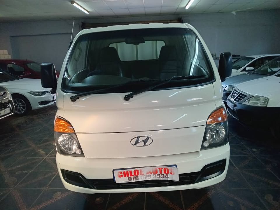 2015 Hyundai H100 2.5 Disiel, Manual Leather interior,Canopy  White color  135,000km