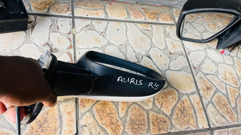 Toyota Auris side mirror 2007 - Private Seller Toyota Auris side mirror 2007 - Private Seller