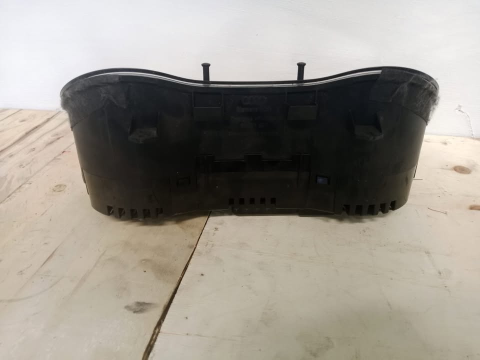 AUDI A3 2.0L FSI CLUSTER - Private Seller AUDI A3 2.0L FSI CLUSTER - Private Seller