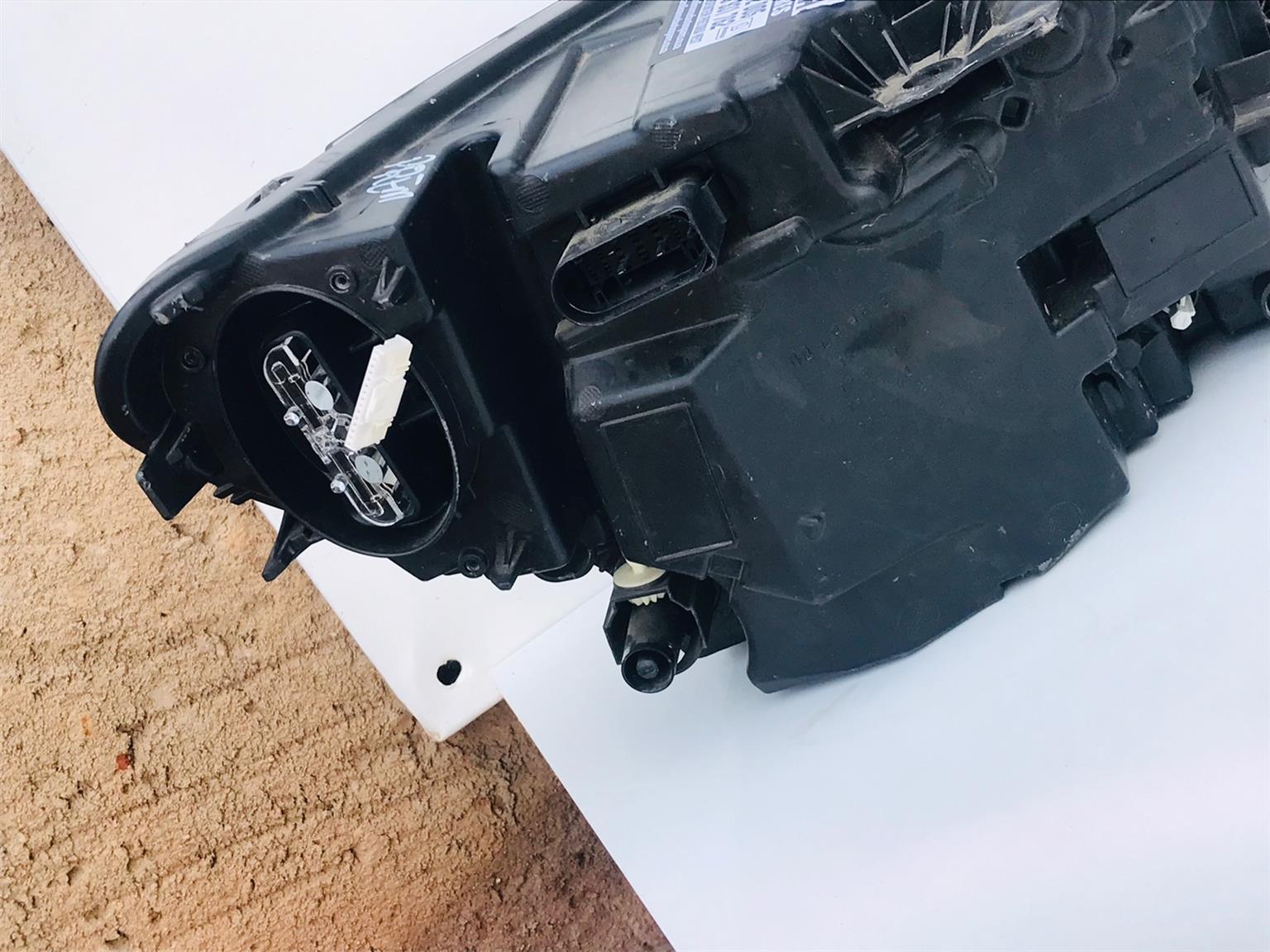 Volvo XC40 left and right side xenon headlight - Private Seller Volvo XC40 left and right side xenon headlight - Private Seller