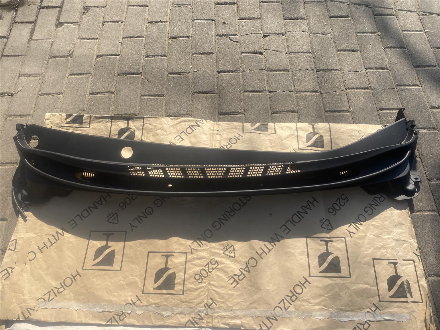 2014 HYUNDAI ELANTRA WINDSCREEN WIPER COWLING FOR SALE