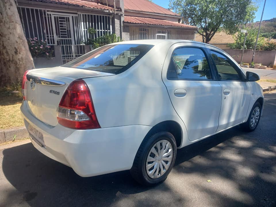 2016 TOYOTA ETIOS SEDAN 1.5 PETROL, MANUAL, WHITE COLOR, MILEAGE 85000KMS