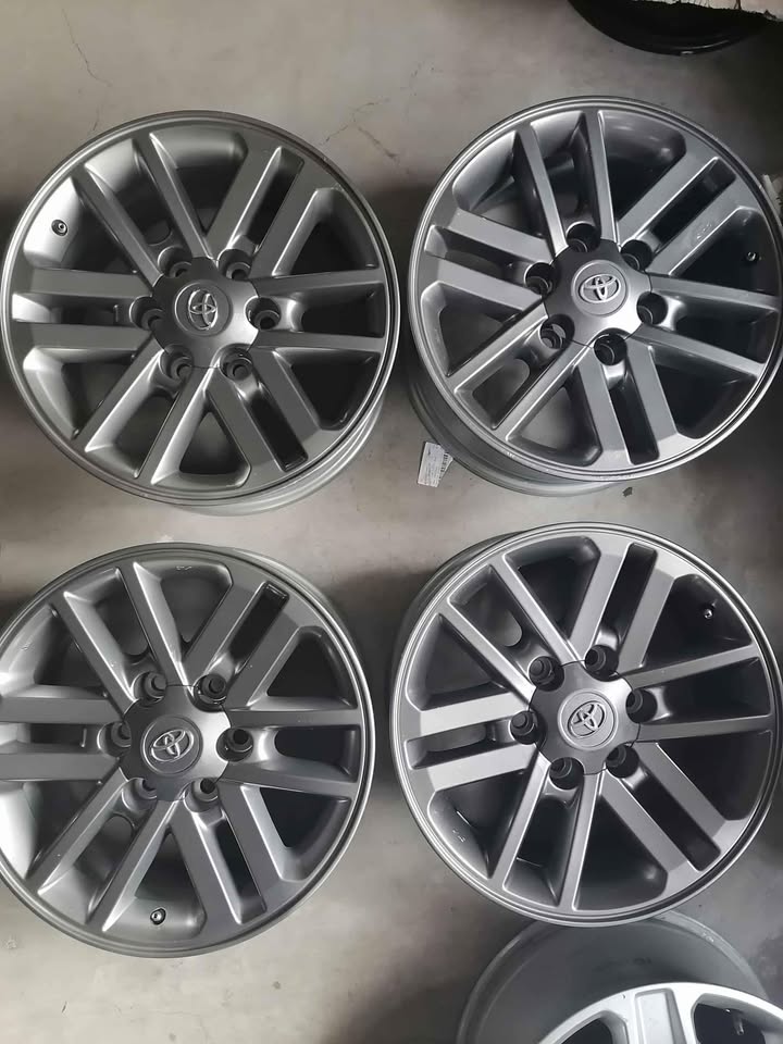 Toyota Hilux 17 TWINSPOKE RIMS(Swipe right)