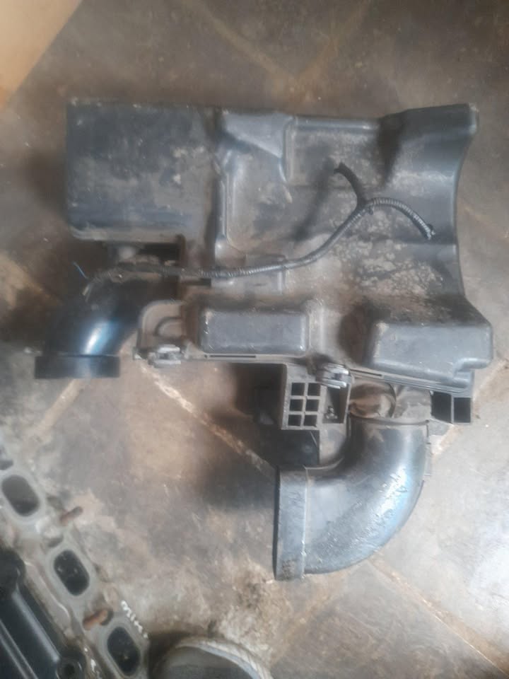 KIA RIO AIR CLEANER BOX AVAILABLE - Private Seller KIA RIO AIR CLEANER BOX AVAILABLE - Private Seller
