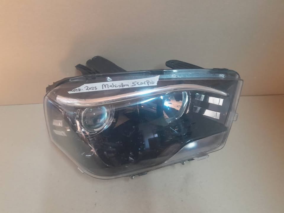 2018-2023 MAHINDRA SCORPION RIGHT SIDE HEADLIGHT FOR SALE