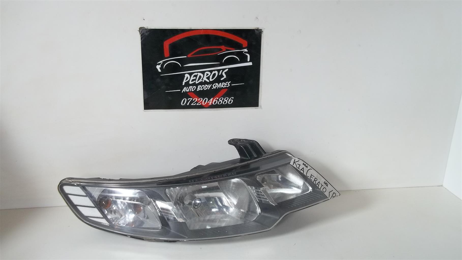 KIA Cerato right headlight - Private Seller KIA Cerato right headlight - Private Seller
