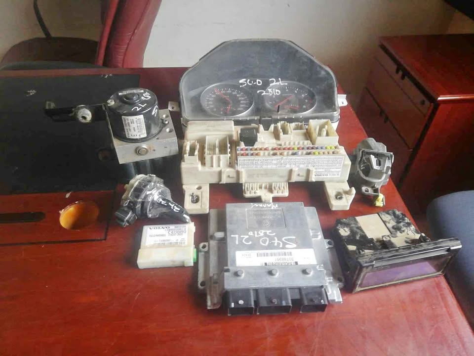 Volvo S40 2.0l 2010 Manual Lockset For Sale - Private Seller Volvo S40 2.0l 2010 Manual Lockset For Sale - Private Seller