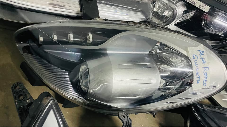 Alfa Romeo Giulietta headlight - Private Seller Alfa Romeo Giulietta headlight - Private Seller