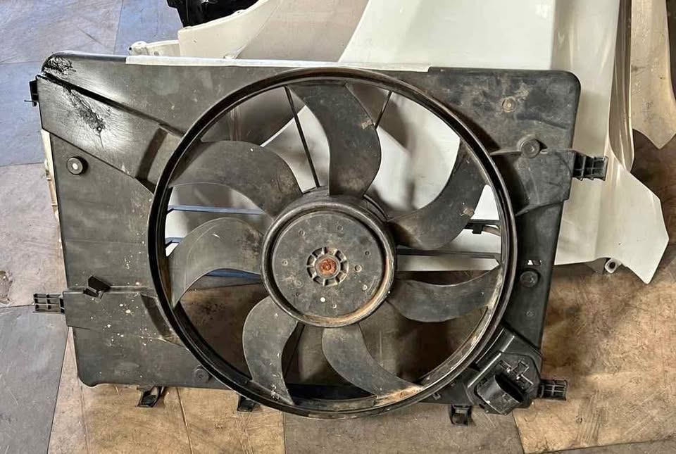 Chevrolet Cruze Radiator Fan. Call or DM . - Private Seller Chevrolet Cruze Radiator Fan. Call or DM . - Private Seller
