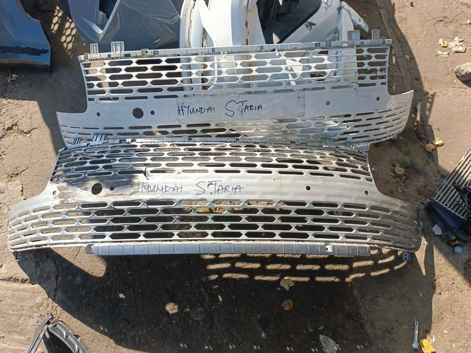 Hyundai staria front Grill - Private Seller Hyundai staria front Grill - Private Seller