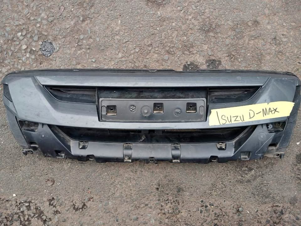 Isuzu D-Max grille - Private Seller Isuzu D-Max grille - Private Seller