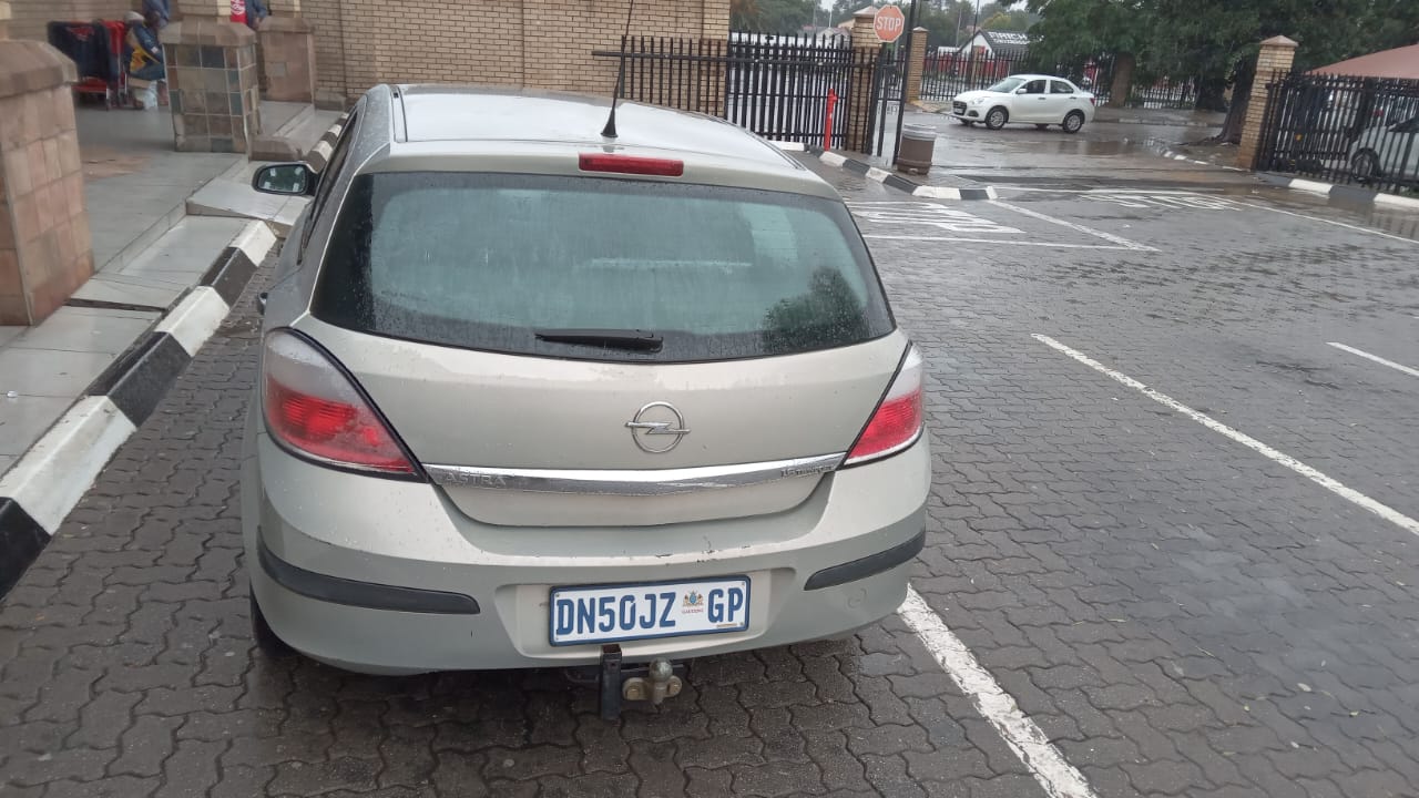 Opel astra 1.6. It is a 2009