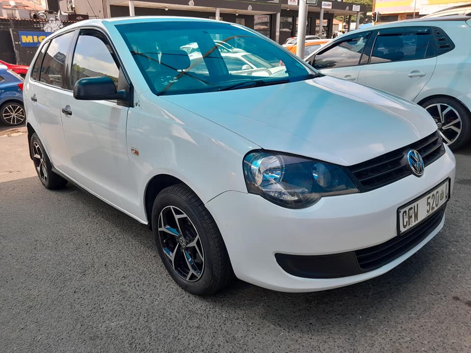 2011 VW POLO VIVO 1.4 TREADLINE MANUAL