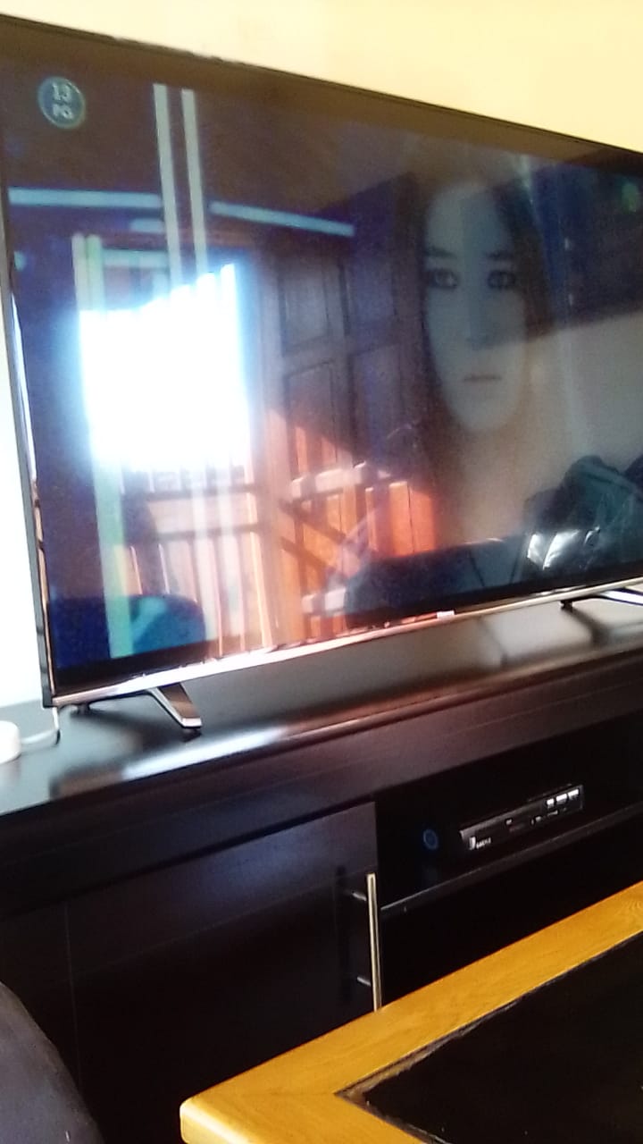 Hisense smart tv 55inch neg