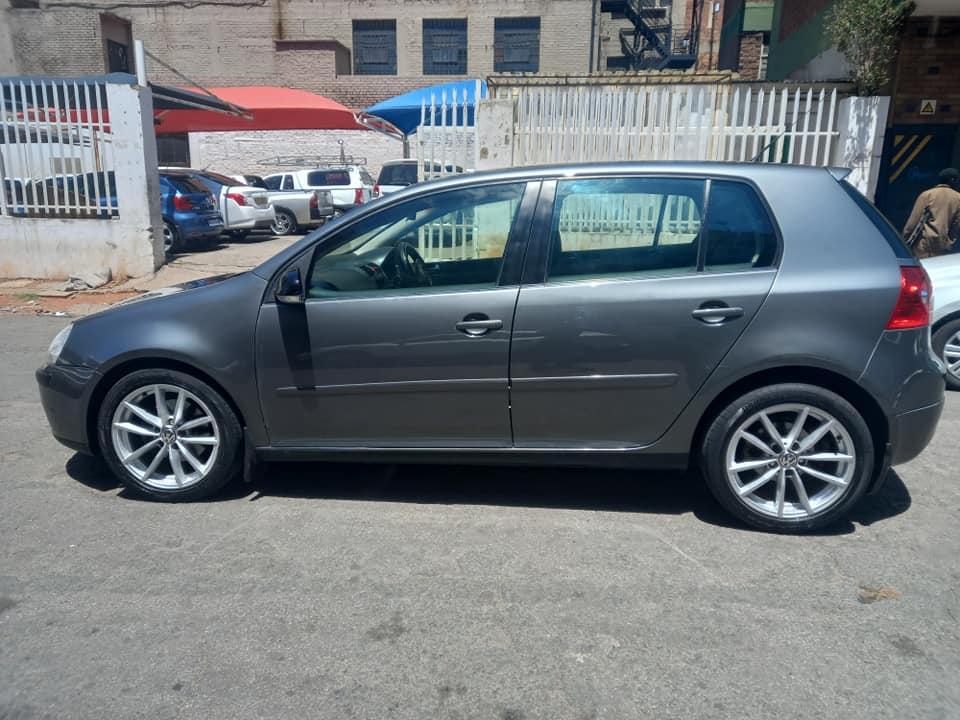 2005 VW GOLF 5 2.0 PETROL, MANUAL TRANSMISSION, GREY COLOUR, 137000KM