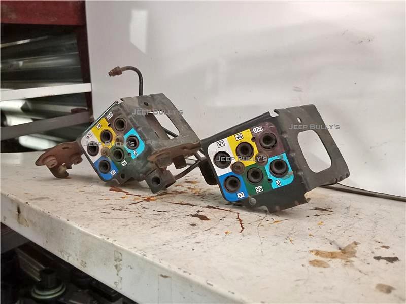 Jeep Grand Cherokee WK2 Air Suspension Distribution Unit - Private Seller Jeep Grand Cherokee WK2 Air Suspension Distribution Unit - Private Seller