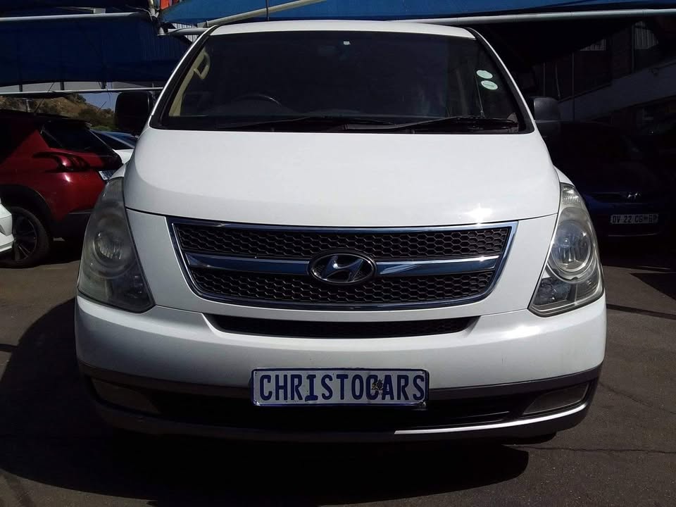 2010 Hyundai H-1 9-seater automatic 2010