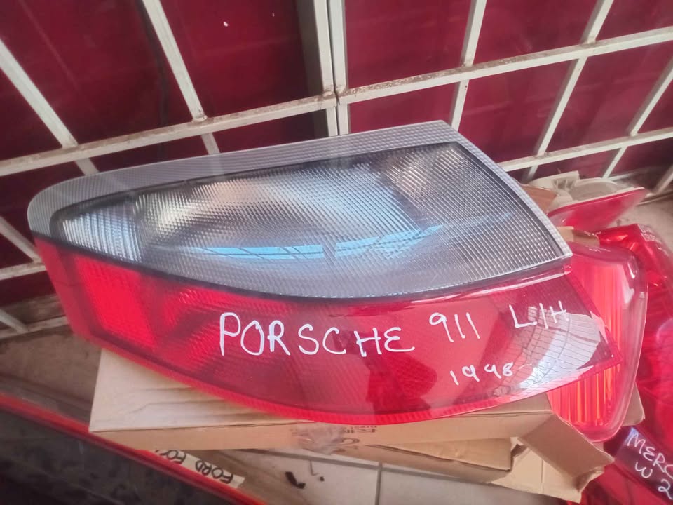 Porsche 911 taillight 1998 - Private Seller Porsche 911 taillight 1998 - Private Seller